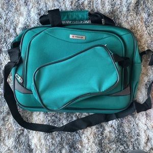 NWOT Tag Messenger bag and travel toiletries bag